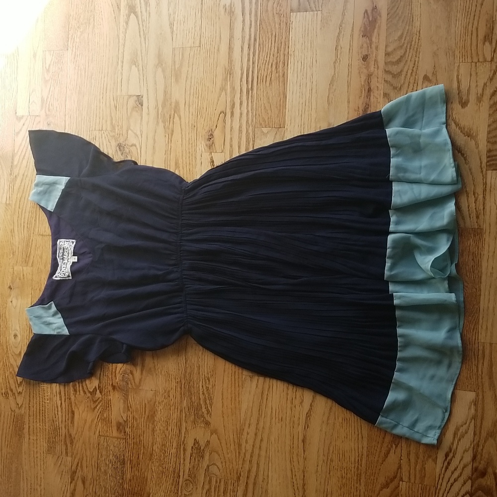 (S) PINK MARTINI Pleated V Neck Mini Dress Bicolor Party Casual Lightweight - Picture 1 of 10